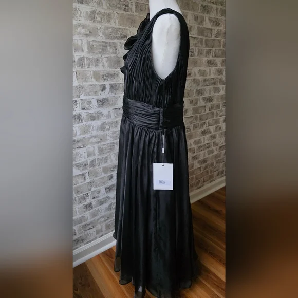 NWT Mac Duggal Plunging Ruffled Rosette A-Line Cocktail Dress Size 16 - Picture 11 of 15